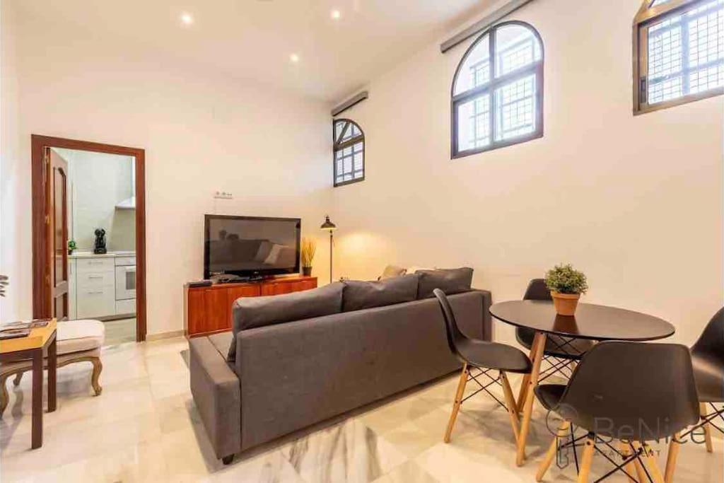 Luxury Apartamento Sevilla Centro -Triana エクステリア 写真